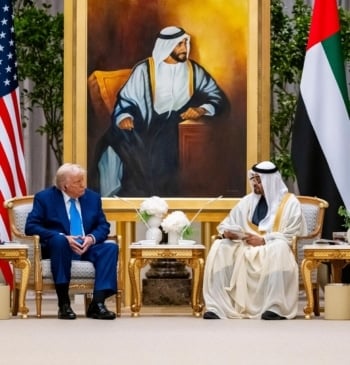 Trump presume de conseguir billones en inversiones en su viaje a Oriente [...]