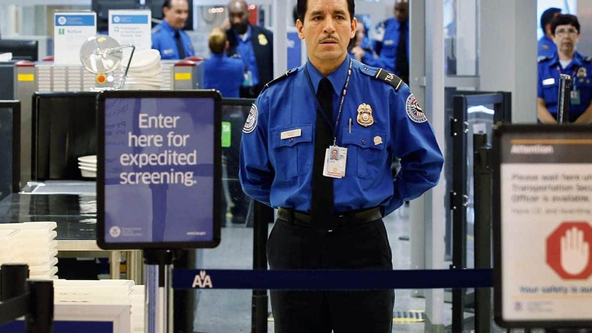 Estados Unidos intensifica controles sobre un artículo esencial para viajeros