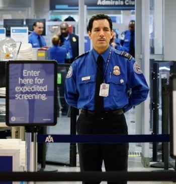 Estados Unidos intensifica controles sobre un artículo esencial para viajeros