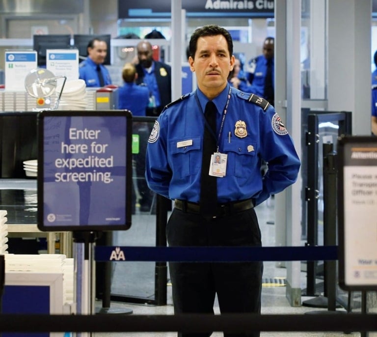 Estados Unidos intensifica controles sobre un artículo esencial para viajeros