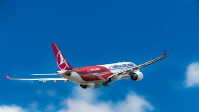 Multa de 80 euros por levantarse antes de que pare el avión en las compañías turcas