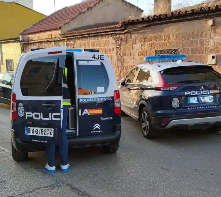 Sucesos. Muere un niño de 3 años tras quedar atrapado en un coche en Linares, Jaén
