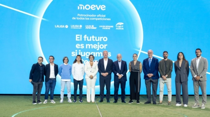 Vicente del Bosque dice que "es bueno que los niños sueñen con ser futbolistas, pero es mejor que el fútbol les ayude a ser mejores personas"