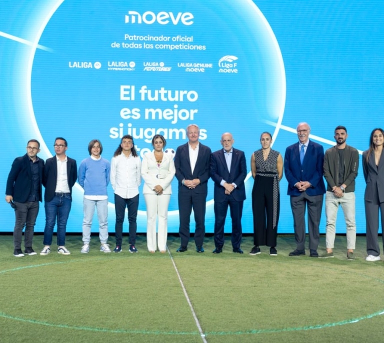 Vicente del Bosque dice que "es bueno que los niños sueñen con ser futbolistas, pero es mejor que el fútbol les ayude a ser mejores personas"