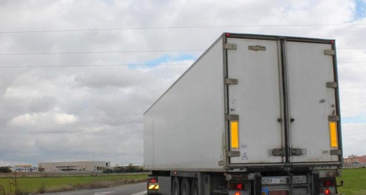Investigan camionero que hacía zigzag por la A7 y dio positivo en drogas