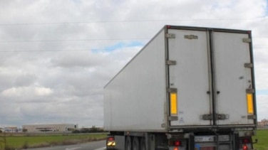 Investigan camionero que hacía zigzag por la A7 y dio positivo en drogas