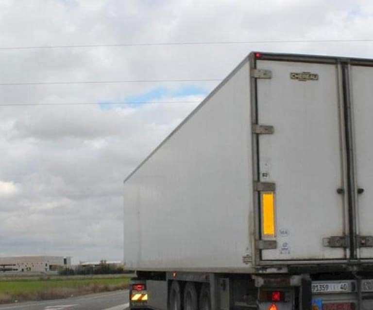 Investigan camionero que hacía zigzag por la A7 y dio positivo en drogas