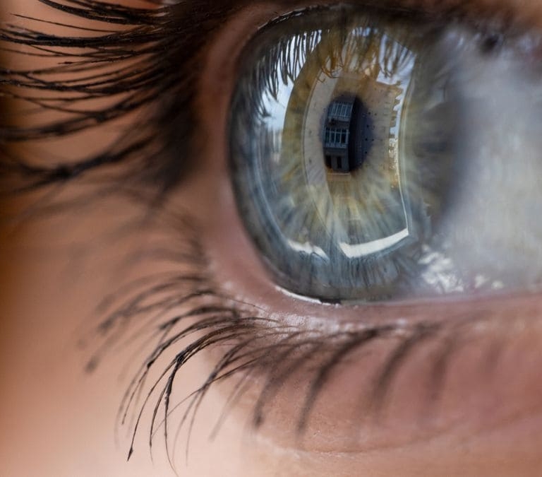 La vitamina que debes tomar para evitar problemas de visión y cataratas