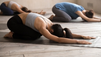 El beneficio desconocido del yoga que puede prevenir esta enfermedad neurodegenerativa
