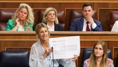 La ausencia de Sánchez y Montero en el control del Congreso colocan a Yolanda Díaz en la diana del PP por el "silencio" ante la corrupción