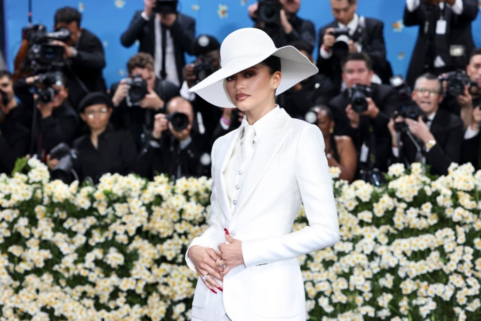 Zendaya, imagen de Louis Vuitton, vistió un traje diseñado por Pharrell Williams.