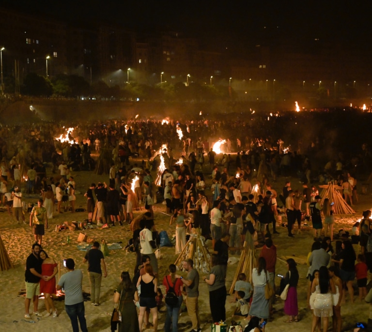 Así ha sido la noche de San Juan 2025: de A Coruña a Fuerteventura