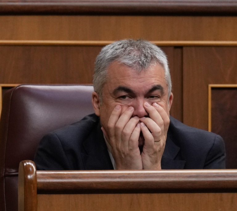 El PSOE se hunde tras el informe de la UCO sobre Cerdán a la espera de una decisión drástica de Sánchez