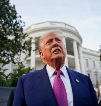 Así ha pivotado Trump de querer echar a todos los sinpapeles a [...]