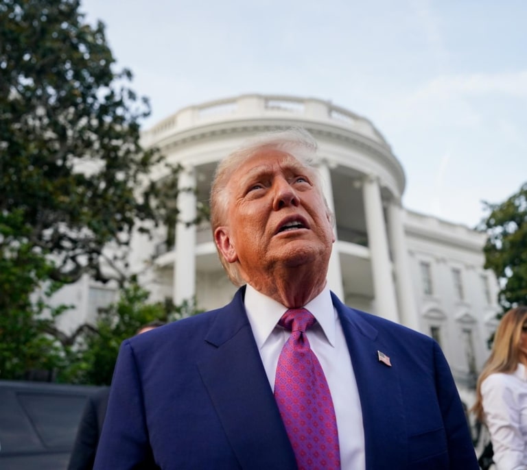 Así ha pivotado Trump de querer echar a todos los sinpapeles a suspender las redadas en “agricultura, restaurantes y hoteles”