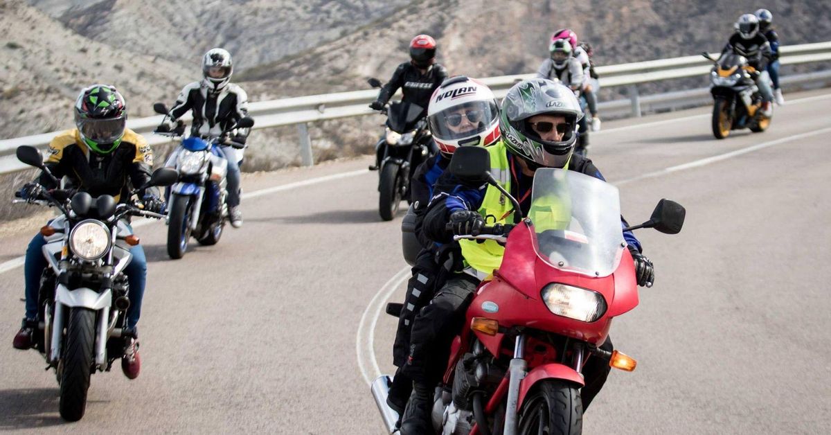 Diez denuncias y cuatro vehículos retirados en cita motera frustrada en Almería