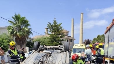 Herido un anciano tras volcar su coche en Alcúdia este lunes