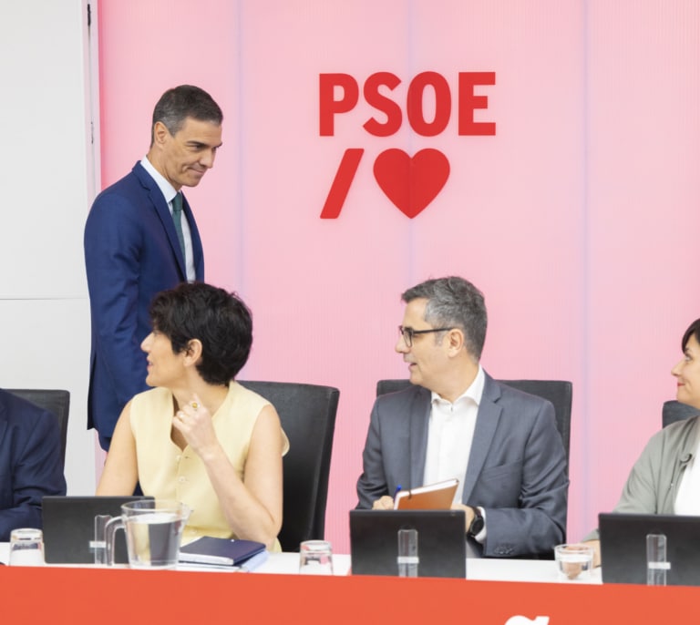 Sánchez desoye las peticiones en el PSOE de adelanto electoral y reta a PP y Vox a presentarle una moción de censura