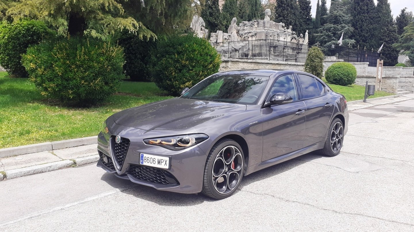 Alfa Romeo Giulia 2.0 Turbo Veloce Q4: Belleza y deportividad a la par