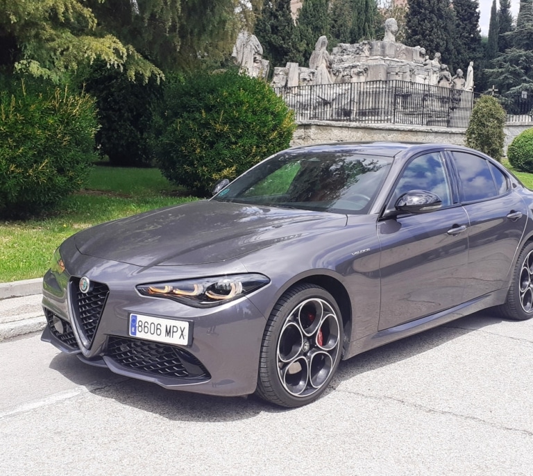 Alfa Romeo Giulia 2.0 Turbo Veloce Q4: Belleza y deportividad a la par