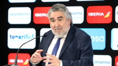Rodríguez Uribes asiste a la final femenina de Eurobasket