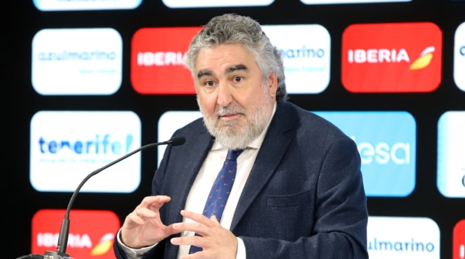 Rodríguez Uribes asiste a la final femenina de Eurobasket