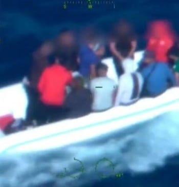 Detenidos dos patrones por llevar a 15 migrantes en patera a Formentera