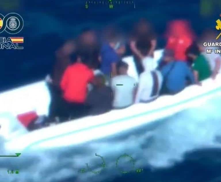 Detenidos dos patrones por llevar a 15 migrantes en patera a Formentera