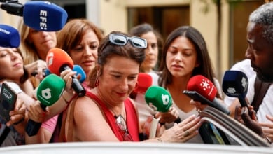 Leire Díez pide su baja como militante del PSOE ante Santos Cerdán tras dos horas de interrogatorio en Ferraz