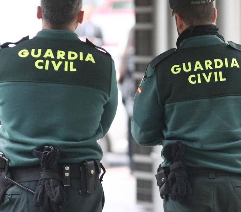 Trasladan al San Pedro (Logroño) a una conductora tras chocar contra la bionda en la A-12