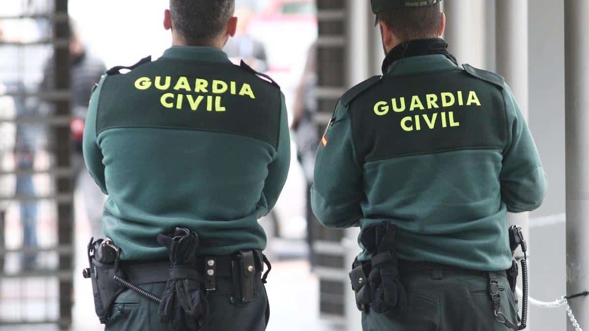 Trasladan al San Pedro (Logroño) a una conductora tras chocar contra la bionda en la A-12