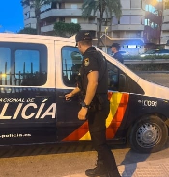 Detenido por amenazar con una navaja tras grabar a menores en una [...]