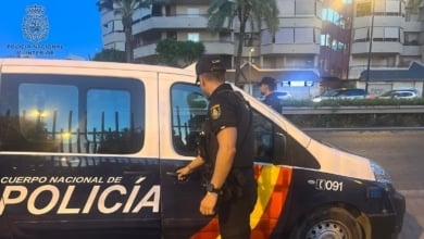 Detenido por amenazar con una navaja tras grabar a menores en una playa