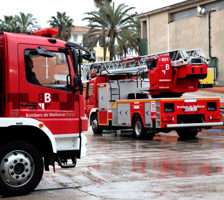 Bomberos de Mallorca rescatan a un hombre en Biniaraix tras sufrir un golpe de calor