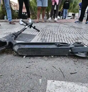 Un herido al ser arrollado su patinete por un turismo en la [...]