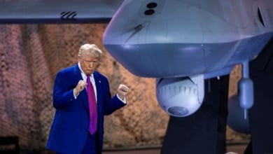 La estrategia del palo y la zanahoria de Trump (y Qatar): "Israel tiene que calmarse. Que sus pilotos regresen a casa"
