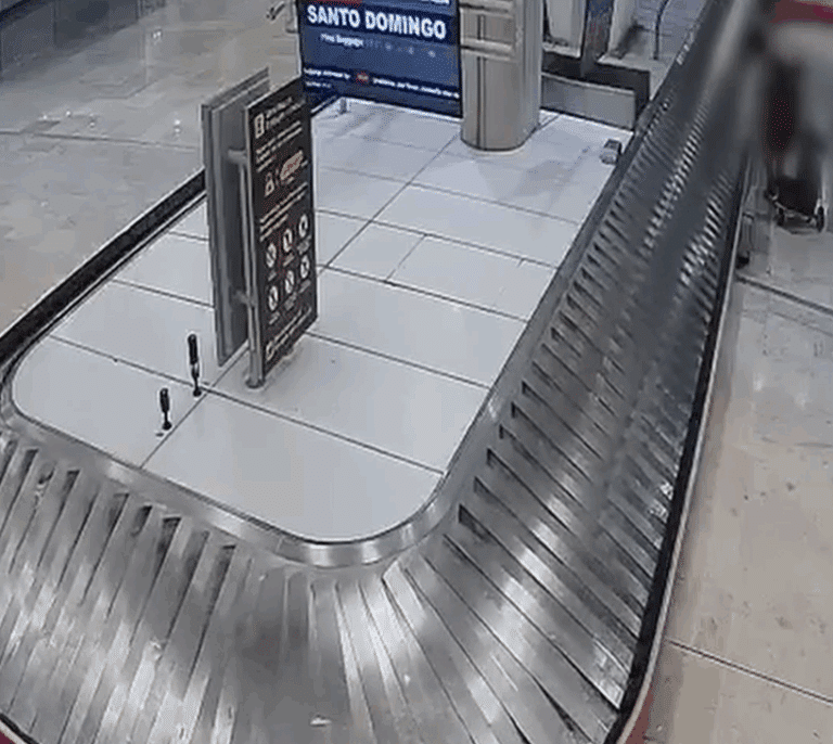 Detienen en Barajas a un hombre con 700 g de cocaína en altavoz y baterías