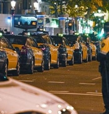 Arrestado por agredir a un taxista de madrugada en el barrio de [...]