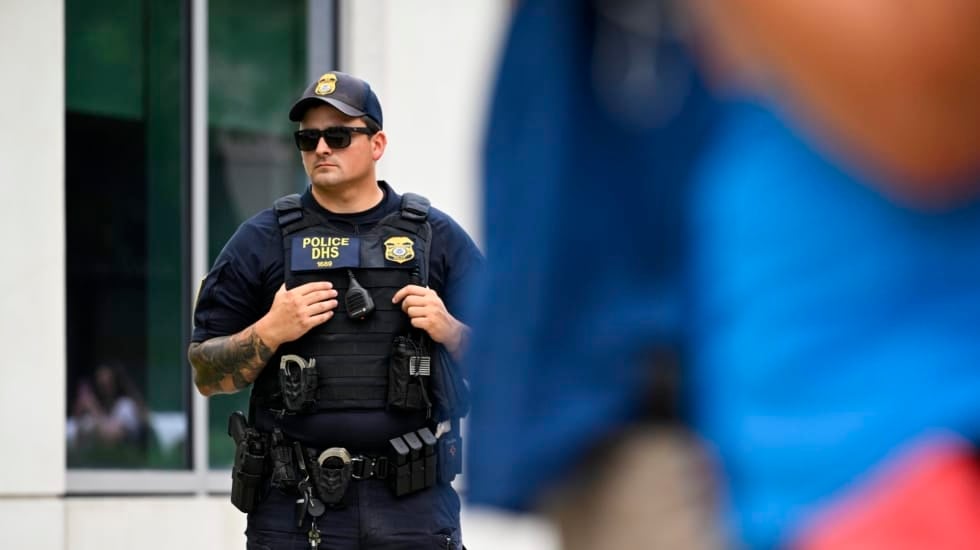 La otra cara de las redadas: al menos diez inmigrantes han muerto este año en centros de detención en EEUU