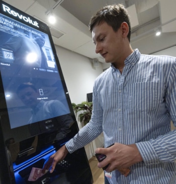 Revolut comenzará a tener sus propios cajeros en España