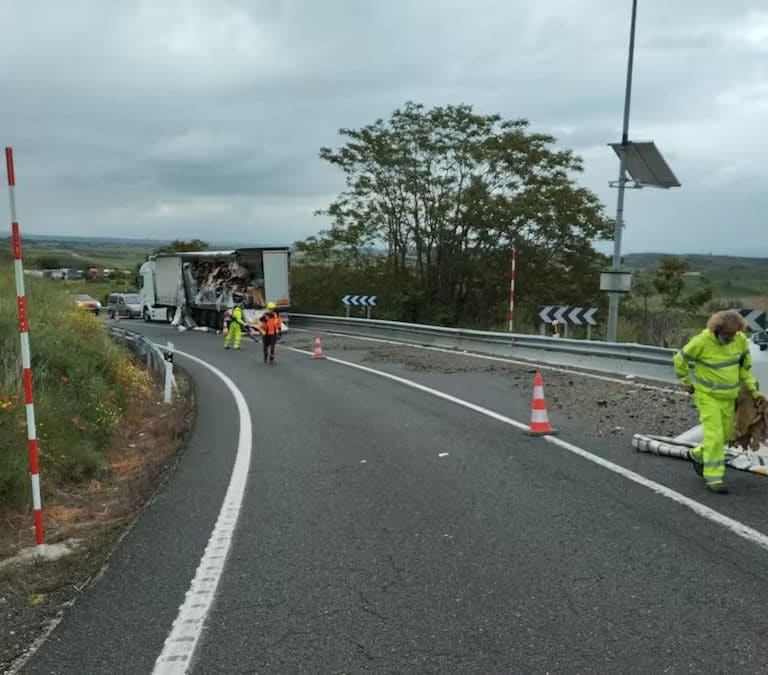 Dos heridos en accidente por salida de vía en la N-232 a la altura de Fonzaleche (La Rioja)