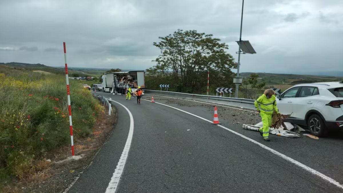 Dos heridos en accidente por salida de vía en la N-232 a la altura de Fonzaleche (La Rioja)