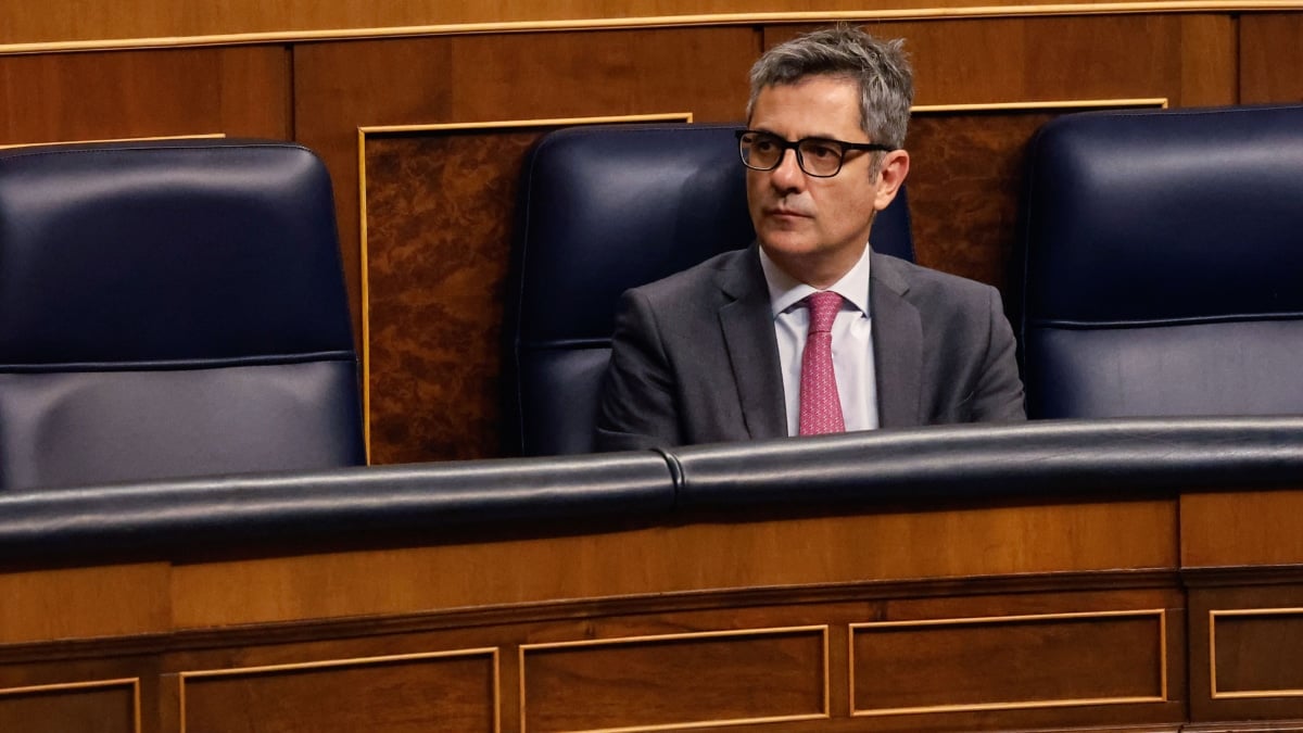 MADRID, 24/06/2025.- El ministro de la Presidencia, Justicia y Relaciones con las Cortes, Félix Bolaños, durante una sesión del Congreso este martes, en Madrid. Bolaños ha expresado su "tranquilidad absoluta" ante la exposición motivada dirigida al Tribunal Supremo por el juez Juan Carlos Peinado para que sea imputado por malversación y falso testimonio en el caso de Begoña Gómez. EFE/ J.P.Gandul