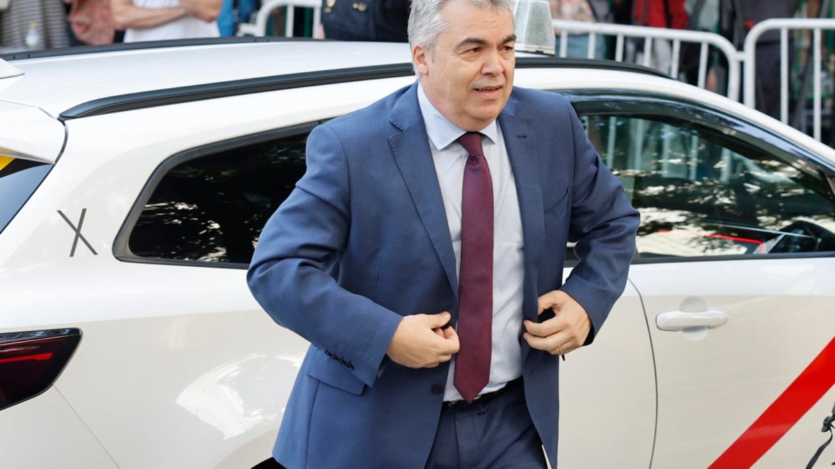 El exsecretario de Organización del PSOE, Santos Cerdán a su llegada a declarar en el Tribunal Supremo, a 30 de junio de 2025, en Madrid