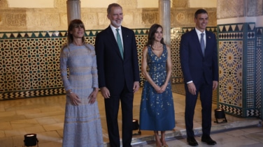Dónde tiene que situarse Sánchez cuando tiene un acto oficial con el Rey