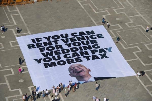 Imagen de una de las pancartas desplegadas por Venecia contra el enlace de Jeff Bezos y Lauren Sánchez