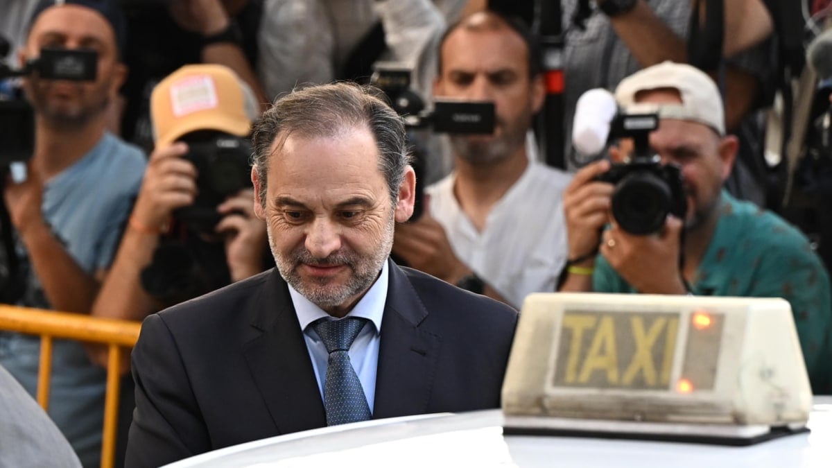 Ábalos niega cualquier mordida, dice que no se reconoce en los audios y que Santos Cerdán nunca influyó en el Ministerio
