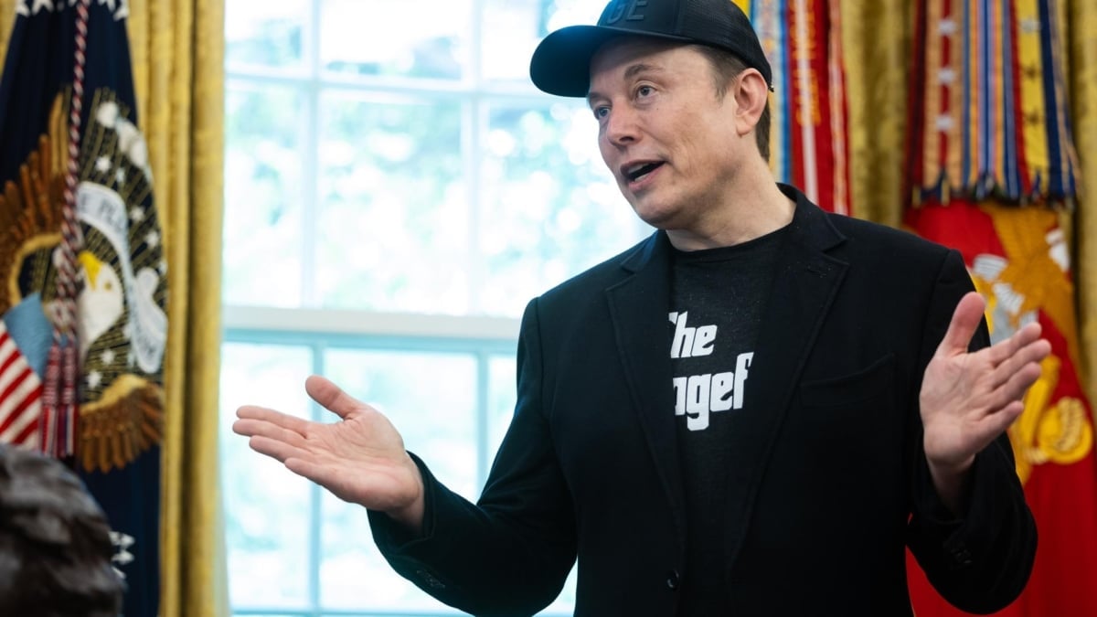 Elon Musk se despide de la prensa en su último día como empleado especial del Gobierno, en el Despacho Oval.