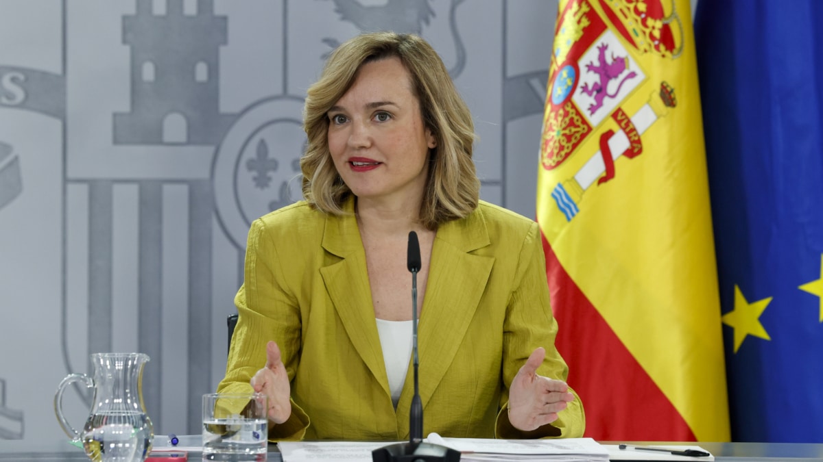 MADRID, 17/06/2025.- La ministra de Educación y Portavoz del Gobierno, Pilar Alegría, durante su intervención en la rueda de prensa posterior a la reunión semanal del Consejo de ministros, este martes en Moncloa. EFE/ JJ Guillén