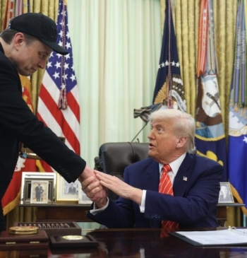 Trump dice que está "muy decepcionado" con Musk y este lo llama [...]